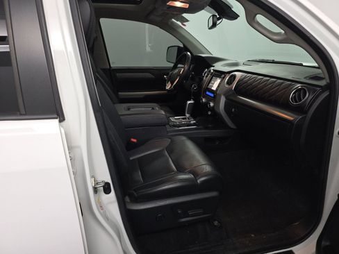 Used 2018 Toyota Tundra Platinum image 7