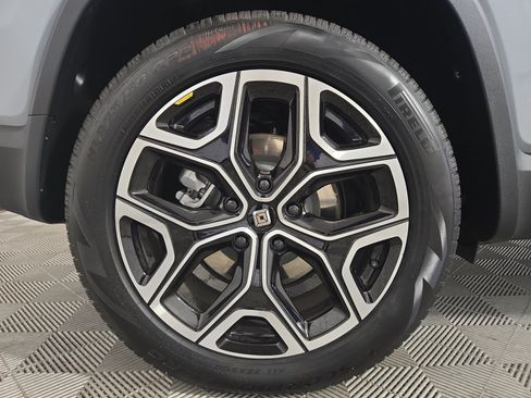 Used 2024 Rivian R1S Adventure AWD/4WD image 12