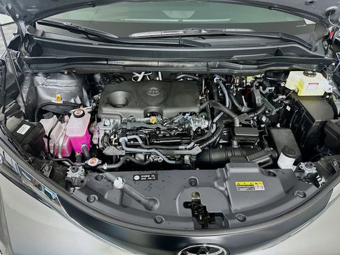Used 2026 Toyota Sienna XLE FWD image 36