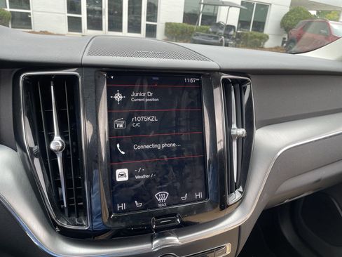 Used 2019 Volvo XC60 T5 Momentum w/ Multimedia Package image 6