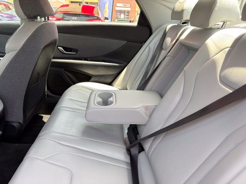 Used 2024 Hyundai Elantra Limited FWD image 18