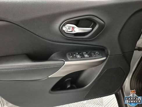 Used 2020 Jeep Cherokee Latitude Plus FWD image 15