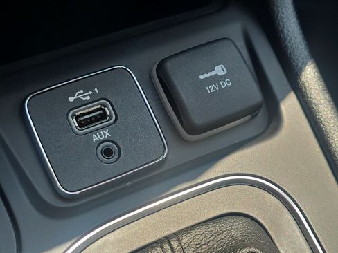 Used 2020 Jeep Cherokee Latitude FWD image 27
