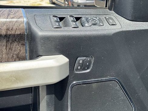 Used 2019 Ford F250 Lariat w/ Lariat Ultimate Package AWD/4WD image 13