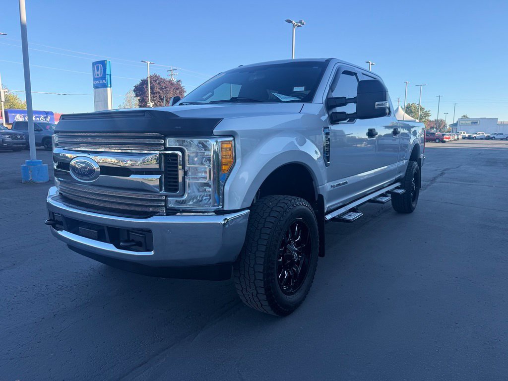 Used 2017 Ford F250 XLT AWD/4WD image 3