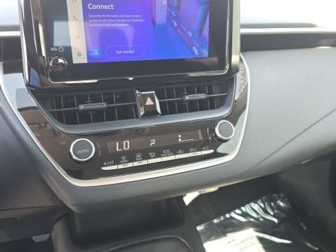 Used 2025 Toyota Corolla LE FWD image 14