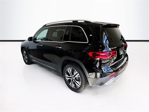 New 2025 Mercedes-Benz GLB 250 4MATIC image 3