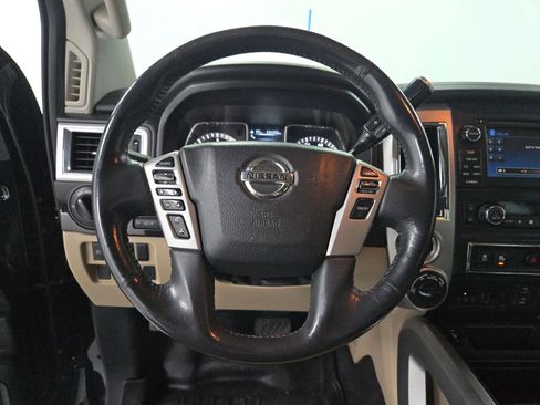 Used 2016 Nissan Titan SV image 16