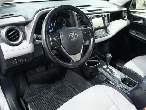 Used 2018 Toyota RAV4 XLE AWD/4WD image 5