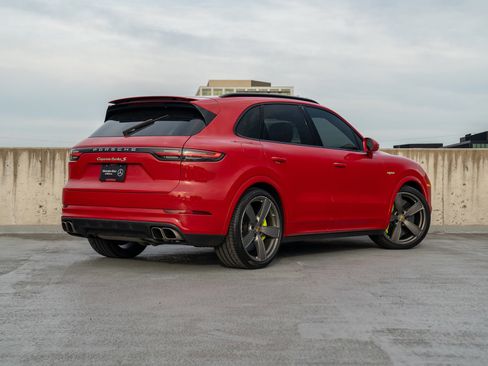 Used 2022 Porsche Cayenne Turbo S AWD/4WD image 4