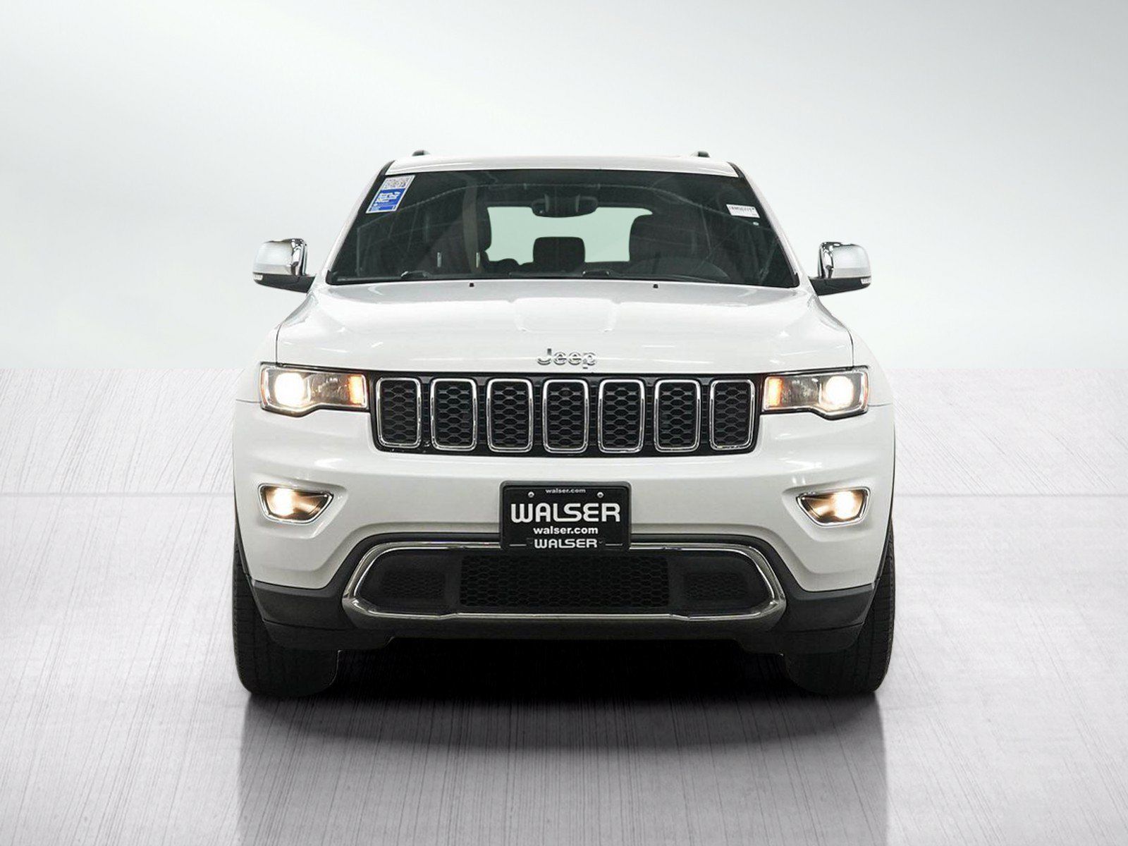 Used 2017 Jeep Grand Cherokee Limited AWD/4WD image 8