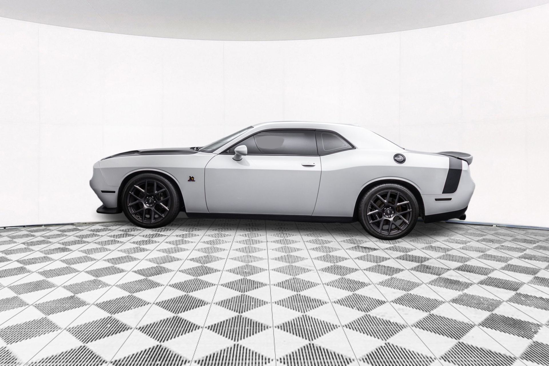 Used 2018 Dodge Challenger R/T Scat Pack w/ Leather Interior Group RWD image 7
