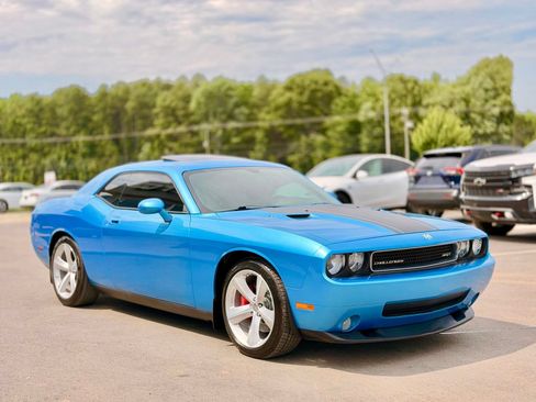 Used 2009 Dodge Challenger SRT8 w/ SRT Option Group II RWD image 7
