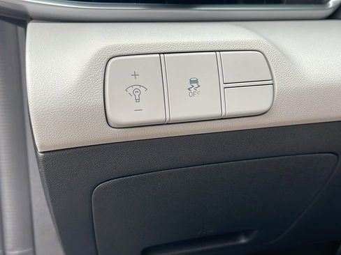 New 2025 Hyundai Elantra Limited image 25