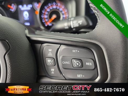 New 2025 Jeep Gladiator Sport image 17