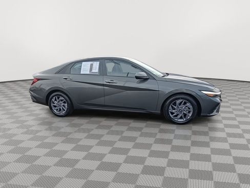 Used 2024 Hyundai Elantra SEL image 12