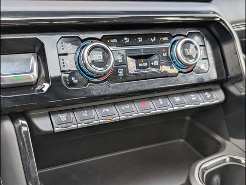 Used 2024 GMC Sierra 2500 AT4X image 18