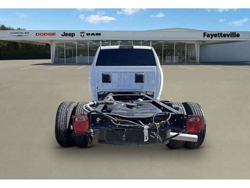 Used 2024 RAM 3500 Tradesman w/ Chrome Appearance Group image 4