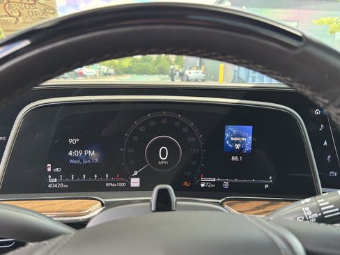 Used 2023 Cadillac Escalade Sport Platinum w/ LPO, ONYX Package AWD/4WD image 19