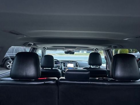 Used 2019 Toyota Highlander XLE image 38