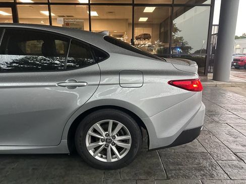 Used 2025 Toyota Camry LE w/ Convenience Package FWD image 5