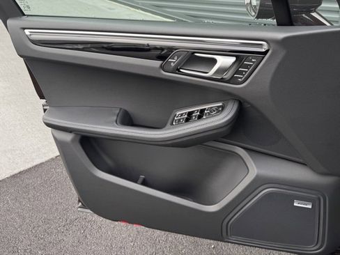 New 2026 Porsche Macan image 13
