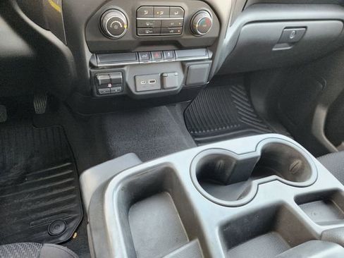 Used 2022 Chevrolet Silverado 2500 Custom w/ Custom Value Package image 17