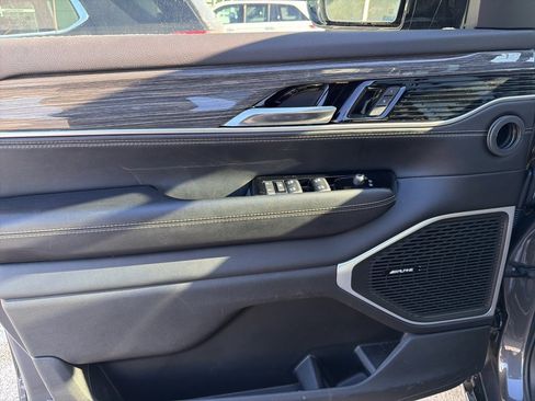 Used 2022 Jeep Wagoneer Series II w/ Premium Group I image 2