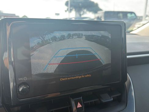 Used 2025 Toyota Corolla LE FWD image 24