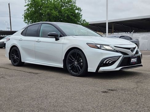 Used 2023 Toyota Camry XSE FWD image 3