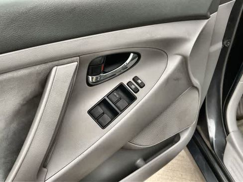 Used 2007 Toyota Camry LE image 28