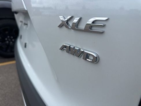 Used 2025 Toyota Corolla Cross XLE w/ Convenience Package image 10