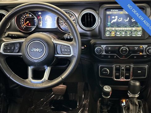Used 2018 Jeep Wrangler Unlimited Sahara AWD/4WD image 15