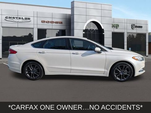 Used 2018 Ford Fusion SE w/ Equipment Group 201A image 3