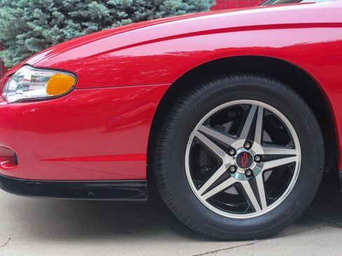 Used 2004 Chevrolet Monte Carlo SS w/ Dale Earnhardt Jr. Package FWD image 17