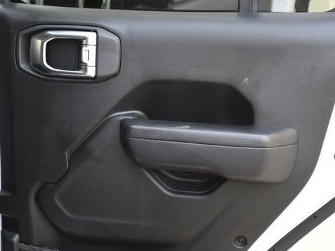 Used 2024 Jeep Wrangler Willys image 27