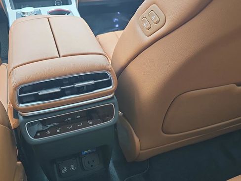 New 2026 Genesis GV80 3.5T Advanced AWD/4WD image 3