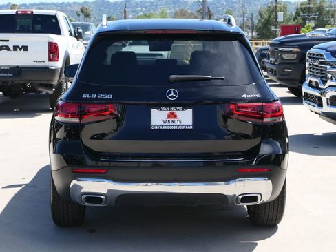 Used 2023 Mercedes-Benz GLB 250 4MATIC image 4