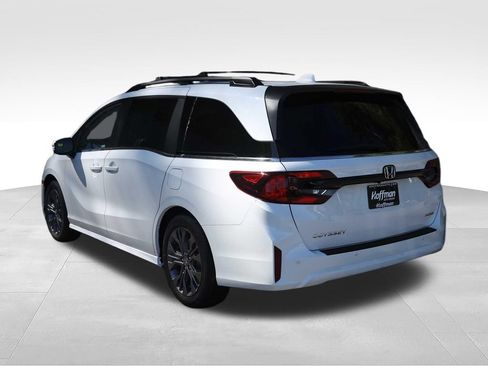 New 2026 Honda Odyssey Touring image 5