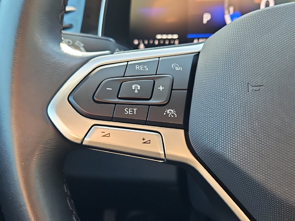 Certified 2025 Volkswagen Jetta SE w/ Sunroof Package FWD image 23