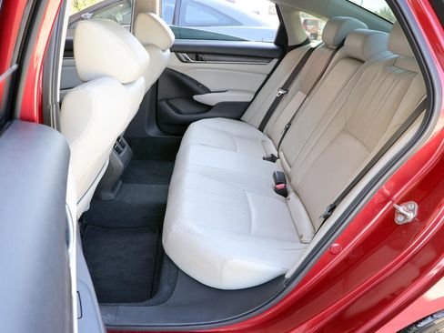 Used 2018 Honda Accord Touring image 21