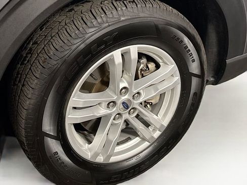 Used 2022 Ford Explorer XLT w/ Class IV Trailer Tow Package image 18