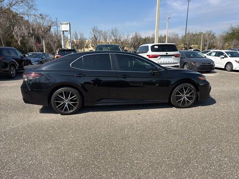 Used 2024 Toyota Camry SE image 6