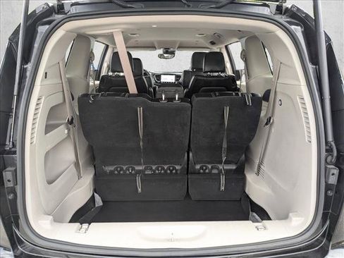 Used 2023 Chrysler Pacifica Touring-L FWD image 6