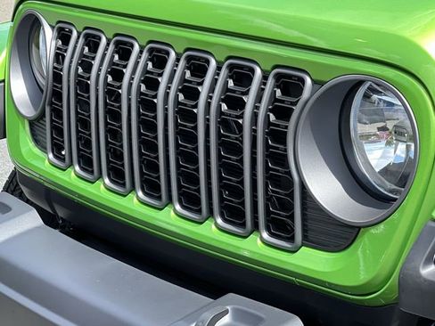 New 2025 Jeep Gladiator Sport AWD/4WD image 17
