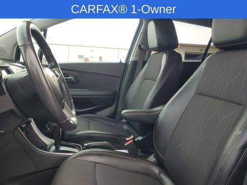 Used 2022 Chevrolet Trax LT w/ LT Convenience Package image 12