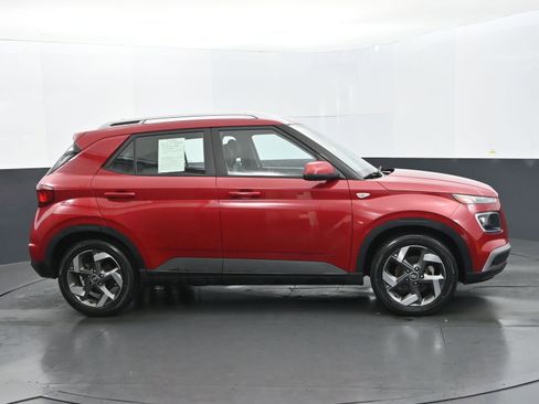 Used 2022 Hyundai Venue Limited image 6
