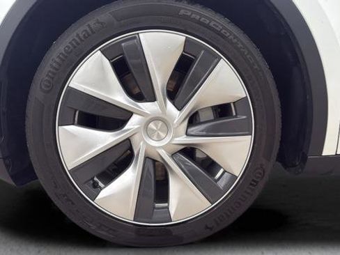 Used 2024 Tesla Model Y 2WD image 14