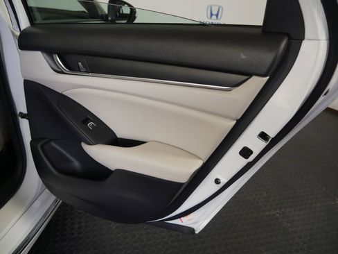 Used 2019 Honda Accord EX image 7