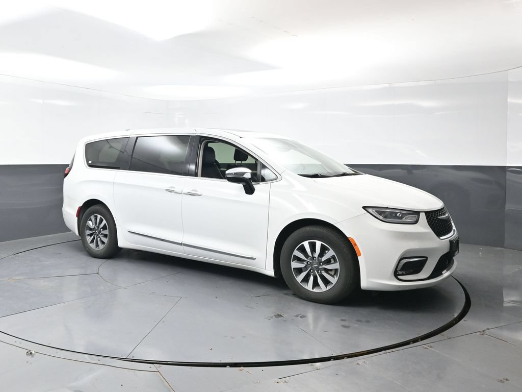 Used 2023 Chrysler Pacifica Limited FWD image 5